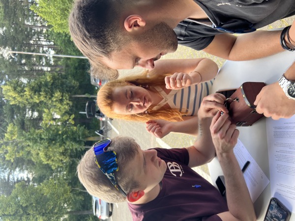 Deelnemers in actie bij opdracht 1